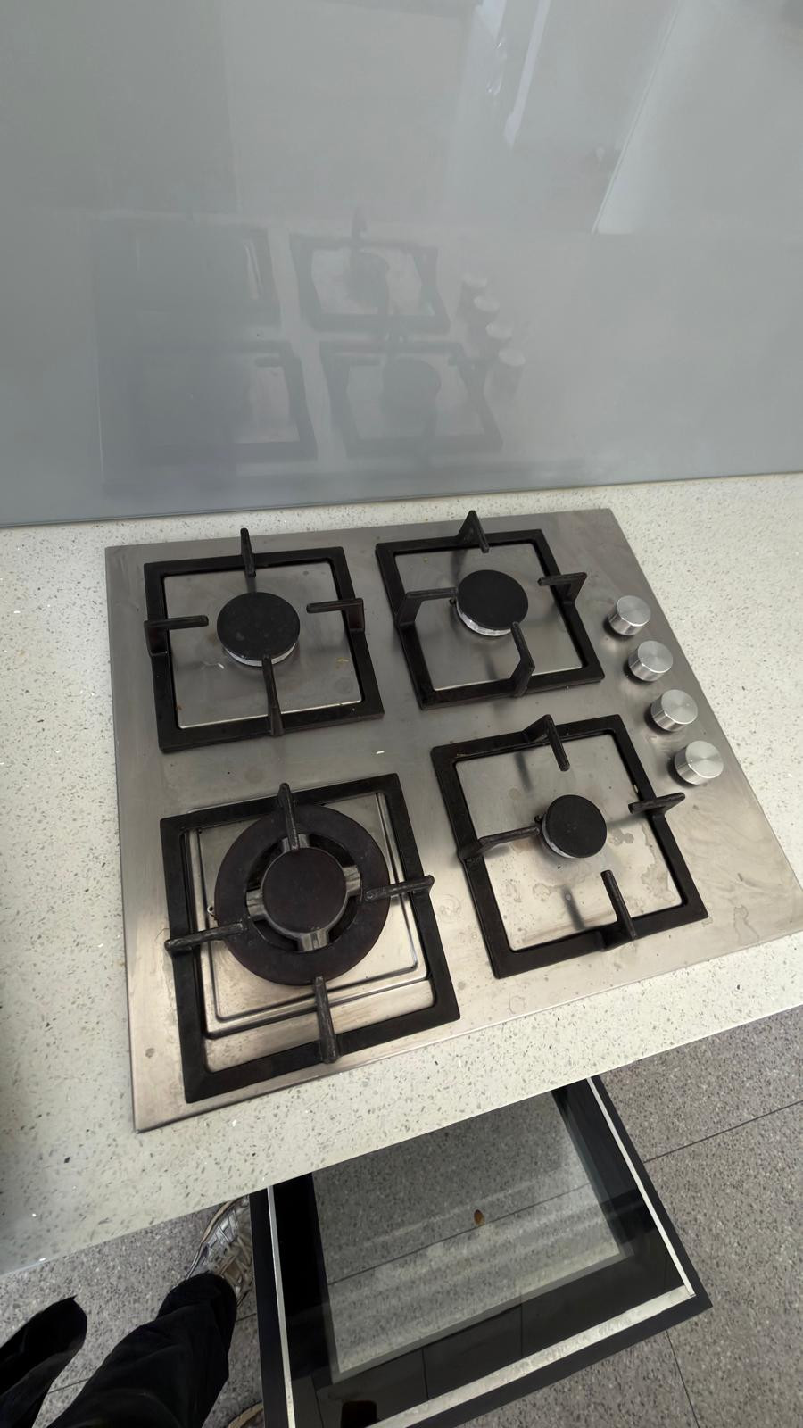 Four-burner gas cooktop with an oven beneath it